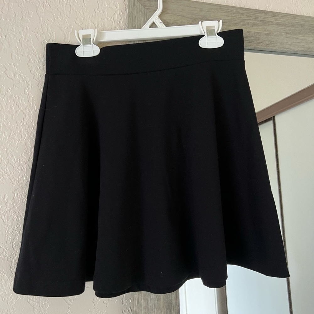 Black skater skirt size medium